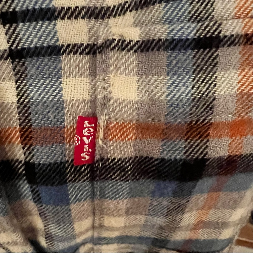 Levi's Flannel Oversized Relaxed Fit Shirt Women’s size Medium - Picture 4 of 8